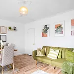 Livestay-Three Bed London Apartment With Balcony