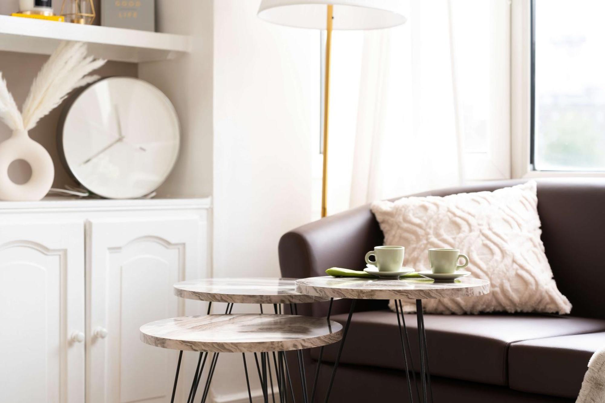 Livestay-three Bed With Balcony Apartament