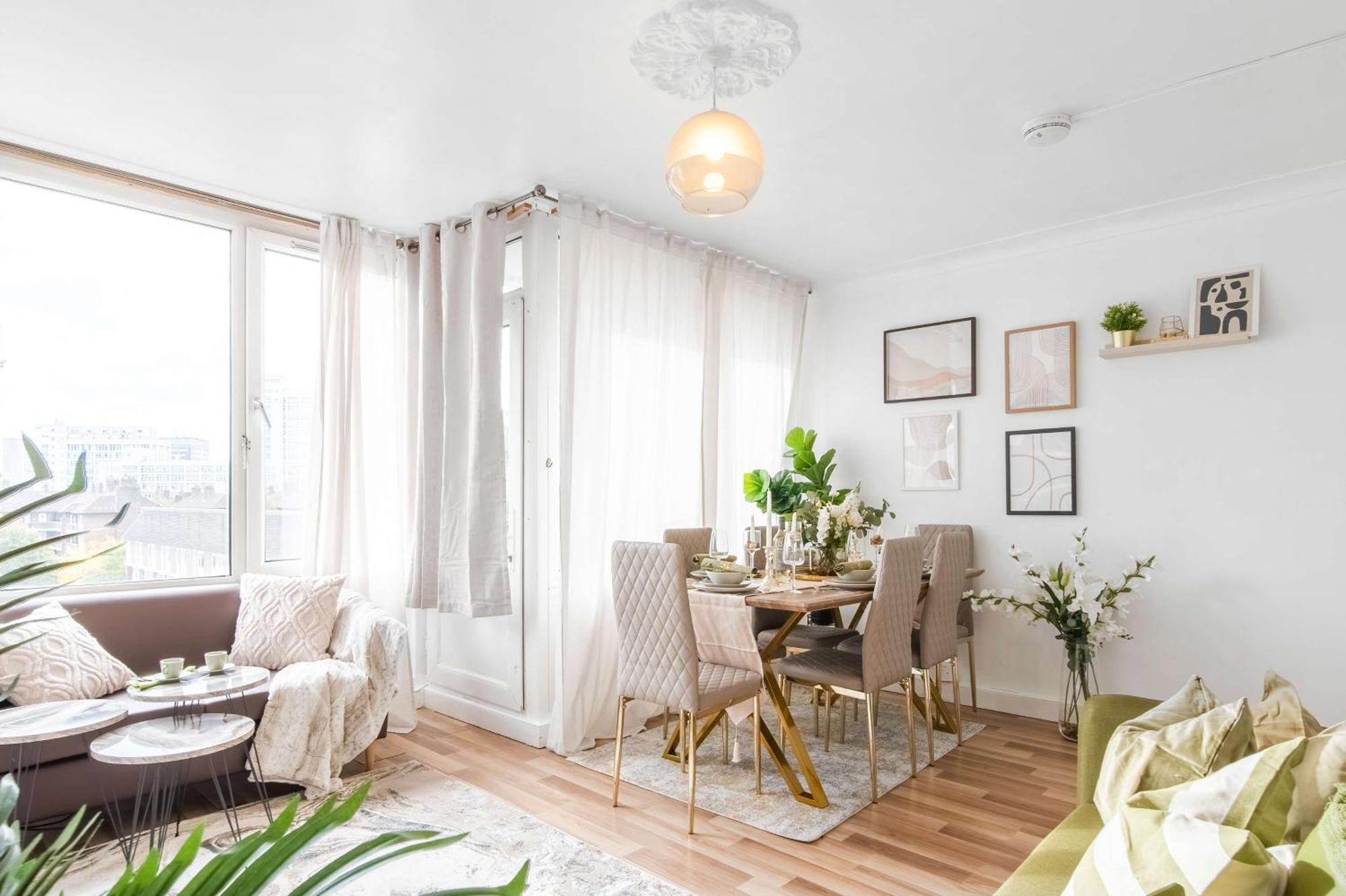 Livestay-three Bed With Balcony Londra