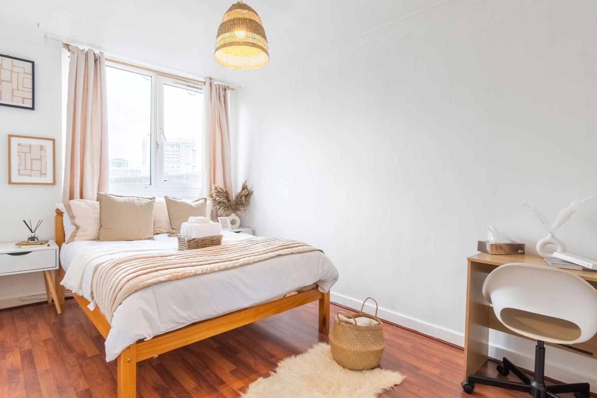 Apartament Livestay-three Bed With Balcony *