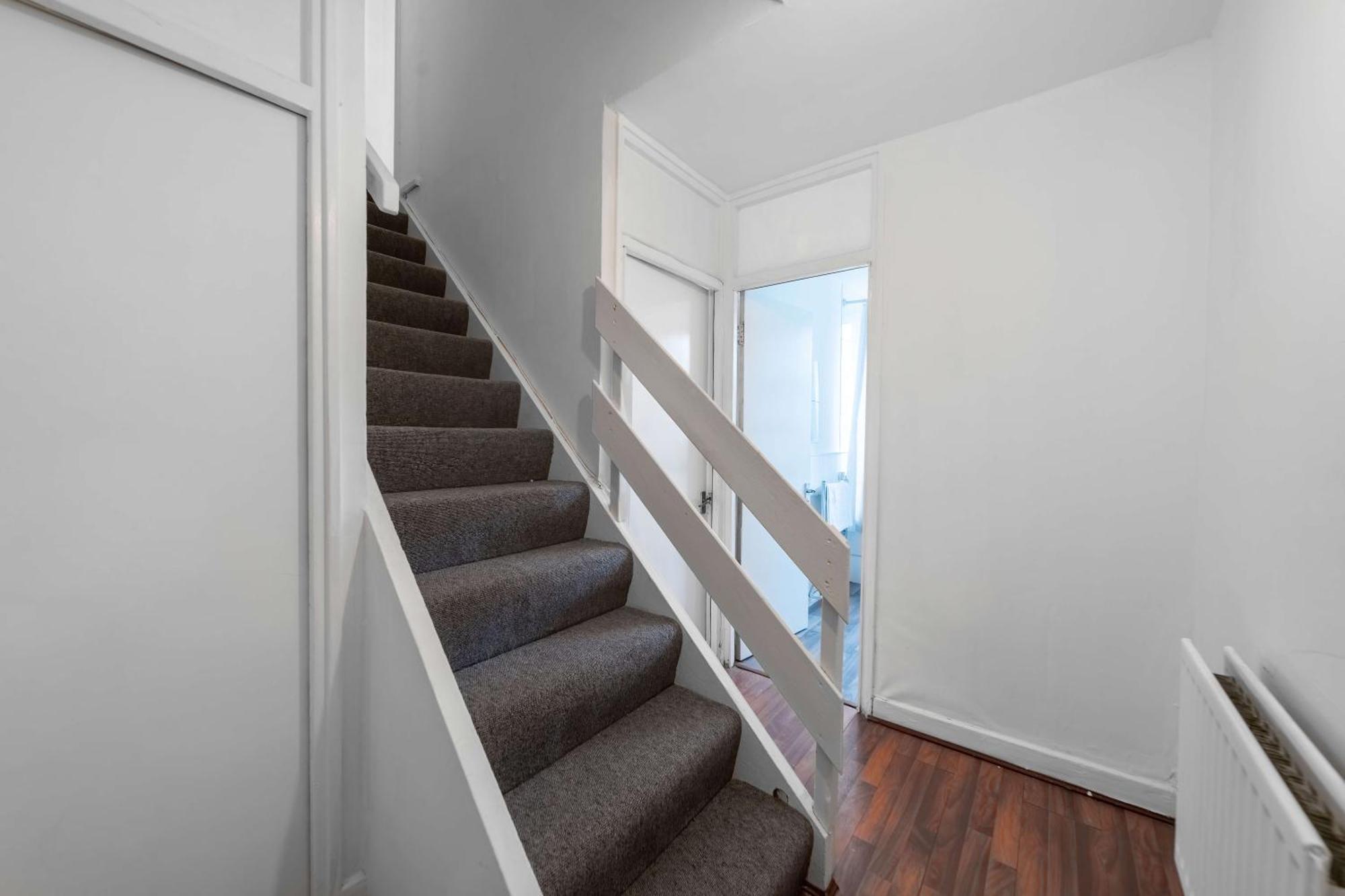 Livestay-three Bed With Balcony Londra