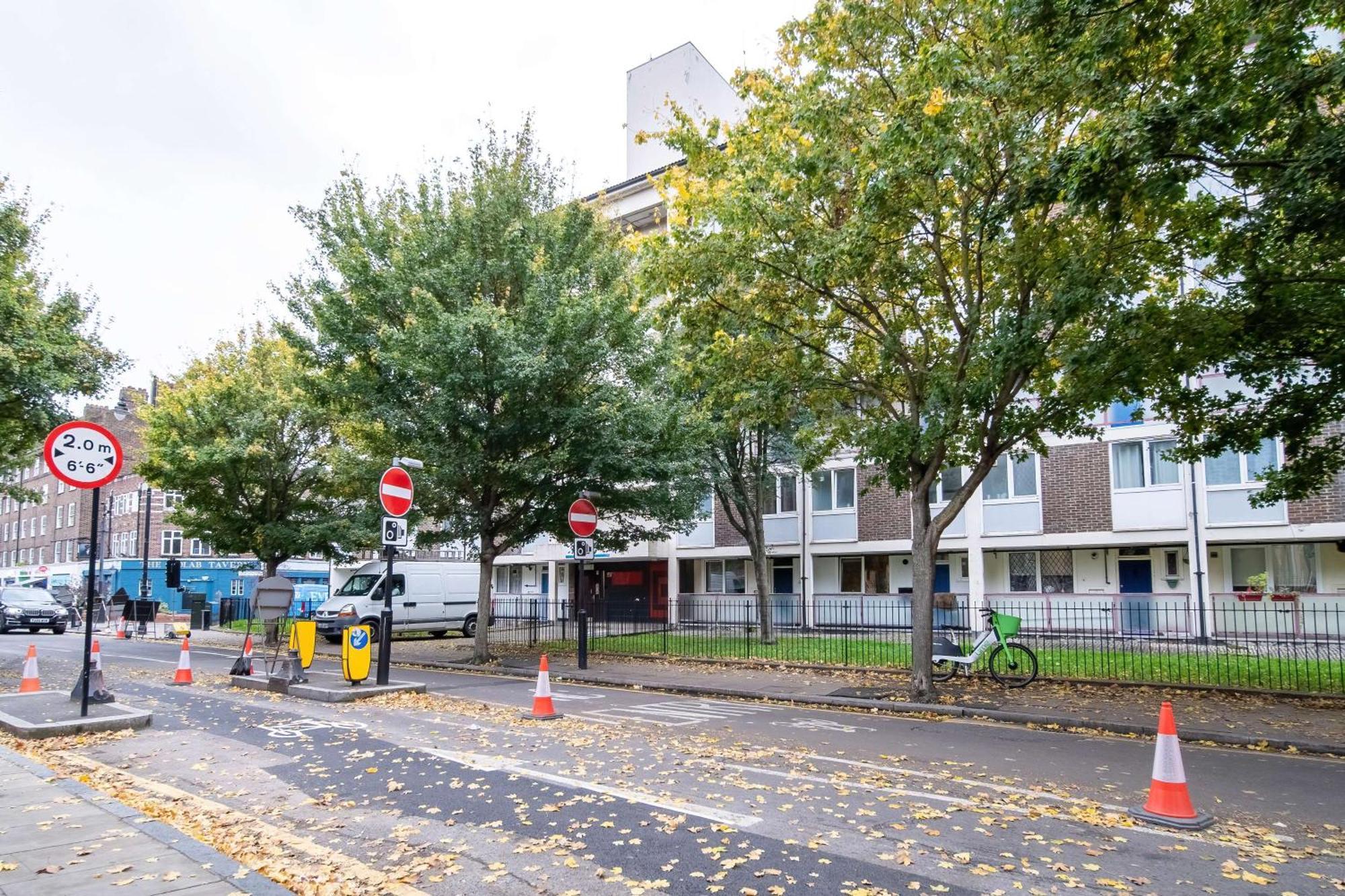 Livestay-three Bed With Balcony Apartament